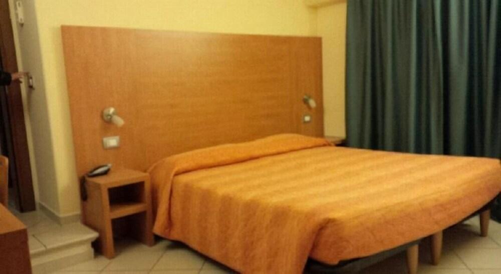 Hotel Ala Bianca Ameglia Bagian luar foto
