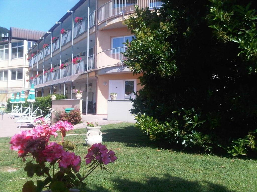 Hotel Ala Bianca Ameglia Bagian luar foto