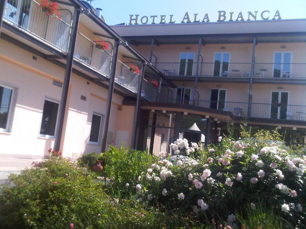 Hotel Ala Bianca Ameglia Bagian luar foto