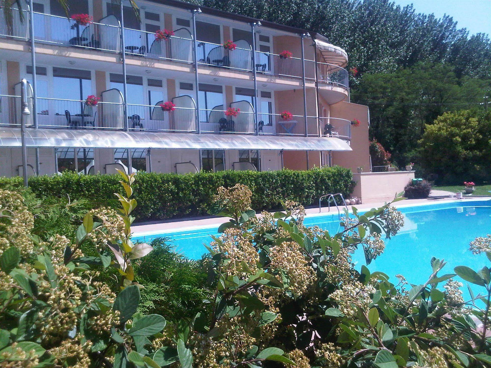 Hotel Ala Bianca Ameglia Bagian luar foto